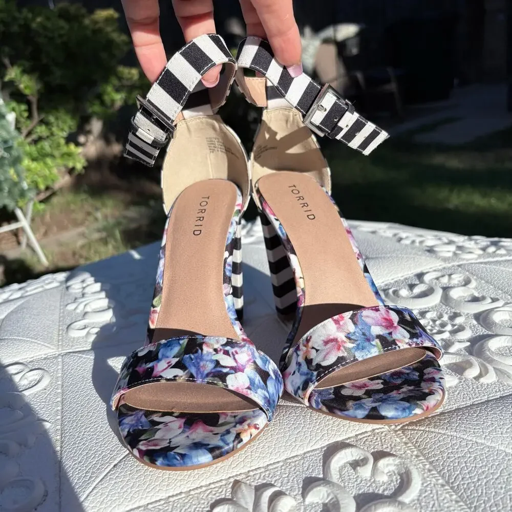TORRID Ankle Strap Striped Chunky Heel Sandals size 8W
New - Picture 4 of 9